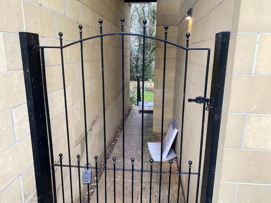 The Retreat, Luxury Studio Apartment In Bath With Parking Екстер'єр фото