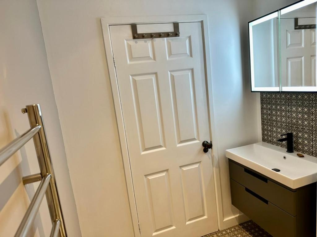 The Retreat, Luxury Studio Apartment In Bath With Parking Екстер'єр фото