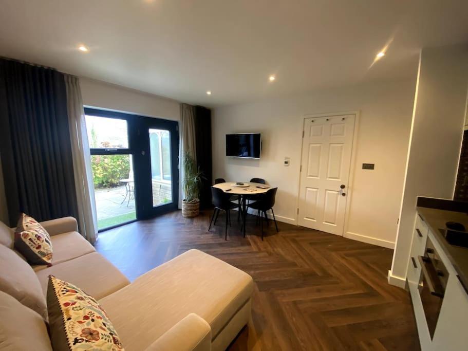 The Retreat, Luxury Studio Apartment In Bath With Parking Екстер'єр фото